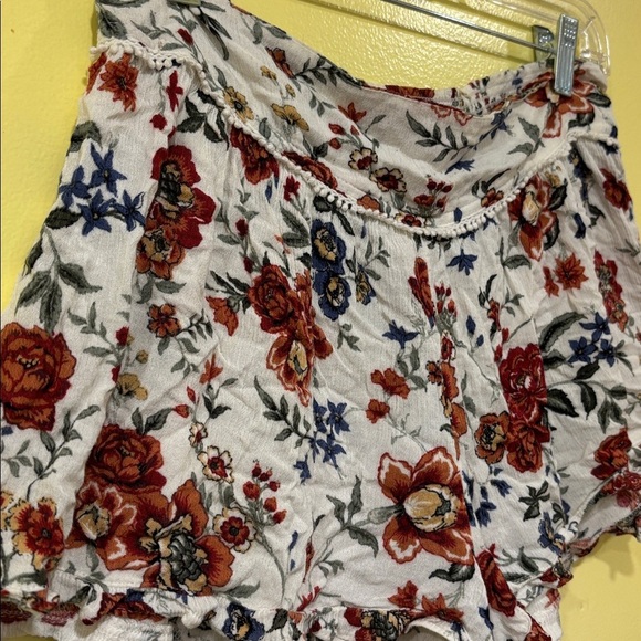 American Eagle Outfitters Floral Patterned Shorts - Picture 2 of 5